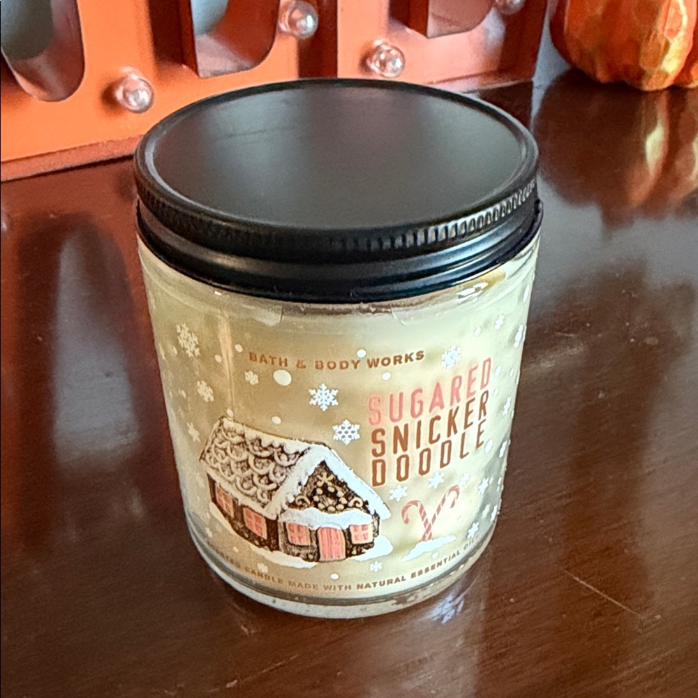 Bath & Body Works Sugared Snickerdoodle Candle with Festive Design